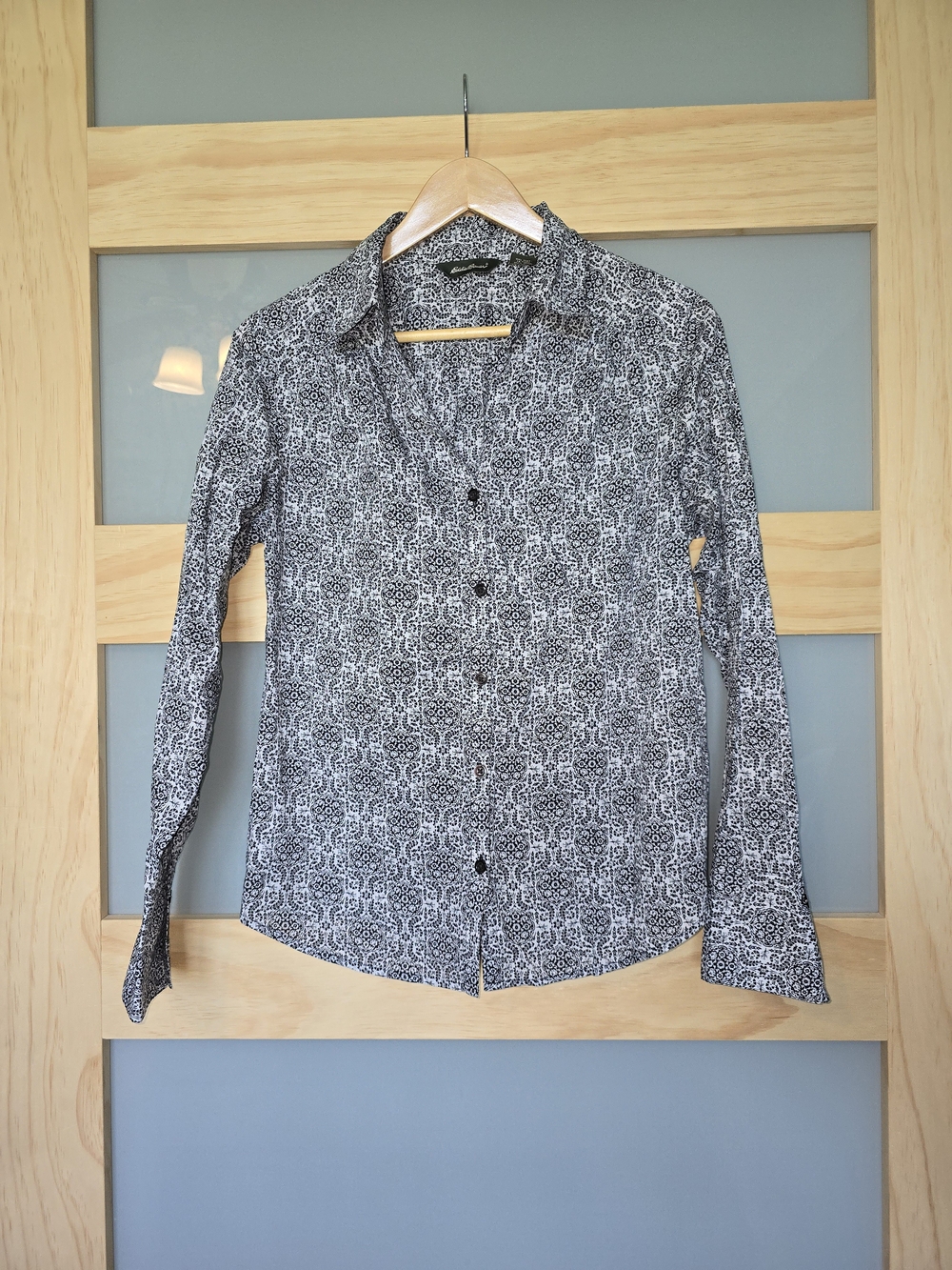 Eddie Bauer Black and White Patterned Women's Button-Down Shirt. Ditzy Pattern.